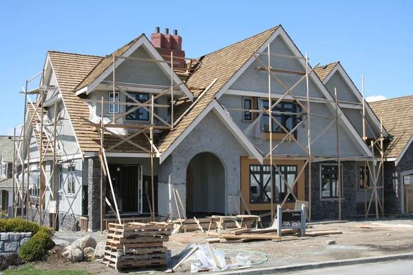 What to Look for in Roof Replacement Contracts in Greenville